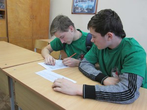 Николай Бородулин и Игорь Абатуров с заставы Ленинградской помогли  своей команде победить в топографии и повысили свою личную классность.