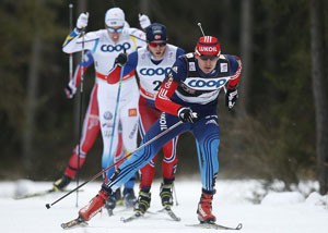 Впереди –  Евгений Белов, на дистанциях он опережал и таких именитых спортсменов, как норвежец  Мартин Сундбю.