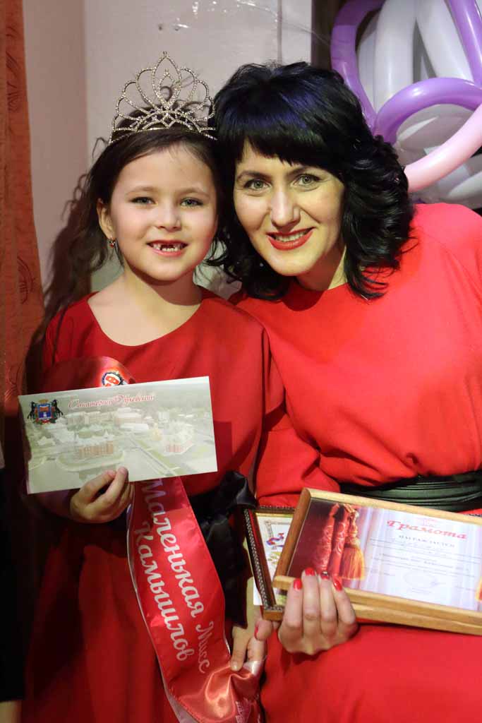Победительница конкурса Милана Боровских с мамой Лилией. Девочка не сомневалась в своей победе и очень её ждала.