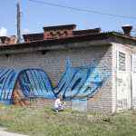 Андрей Толстых сделал городу необычный подарок – разрисовал в стиле граффити стену трансформаторной подстанции напротив городского музея.