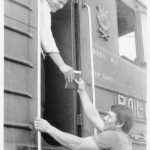 Завтра – День железнодорожника. В нашем архиве есть несколько фотографий людей железнодорожных профессий. Вот одна из них. Может быть, вы узнаете тех, кого заснял Алексей Татищев?