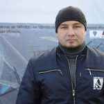 Человек, который руководил реконструкцией дороги, – начальник участка Александр Тугаев.