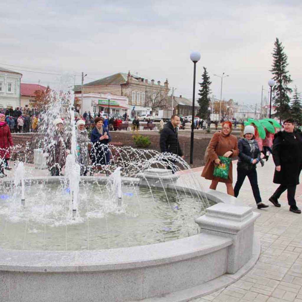 Погода камышлов. Городской сквер Камышлов. Город Камышлов Свердловская область парк. Центральный сквер в Камышлове. Центральный парк Камышлов.