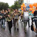 Завсегдатаи фестиваля «UralTerraJazz» екатеринбургские музыканты Kickin’ Jazz Orchestra с их традиционной проходкой по главной улице Камышлова.