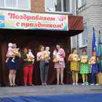 Традиционно чествовали на празднике семьи, в которых родились малыши, в Зареченском поселении в этом году их 67!