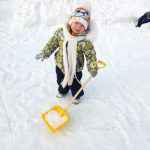 Марина Никитина из Шипицыной прислала фотографию, на которой запечатлена её дочь Мирослава: «Много есть зимой забав, а я люблю зимой гулять, снег лопаткой убирать, чтобы было где весело играть».