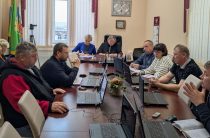 Тепло ли вам, девицы?