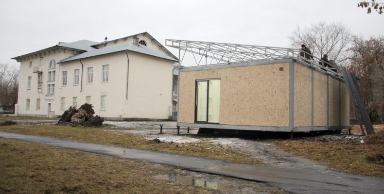 Строят ярмарочный павильон