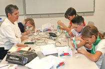 Не учи безделью, а учи рукоделью