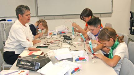 Не учи безделью, а учи рукоделью