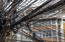 Аккуратнее с проводами