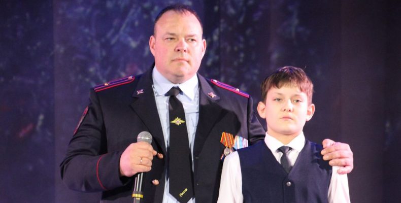 Невидимую нить меж нами протянули