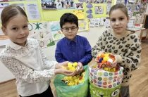 Протягивают руку помощи