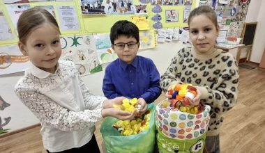 Протягивают руку помощи