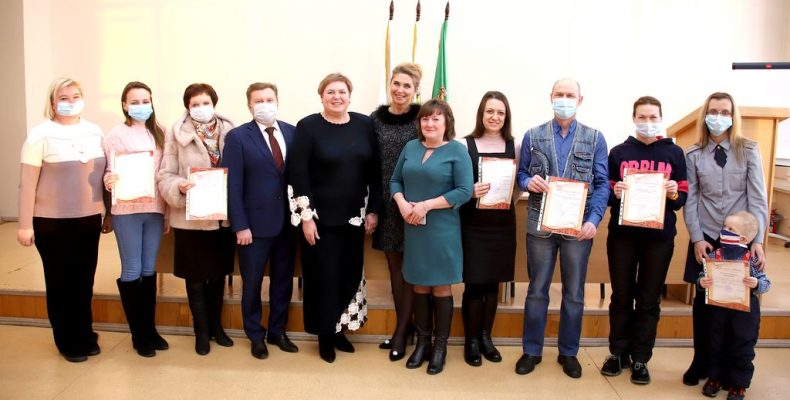 Украсили город