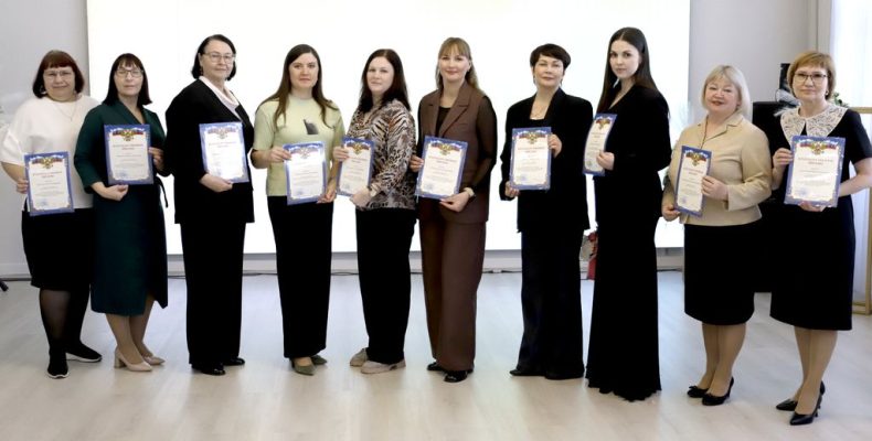 Три лидера из десятки профессионалов