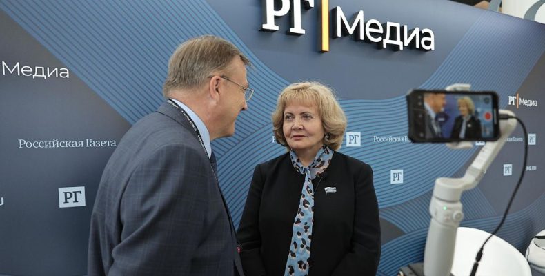 Отработать три года