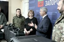 Передали посылки солдатам