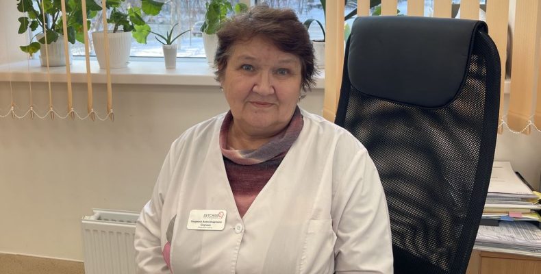 Он все время хочет спать и ничего не делает