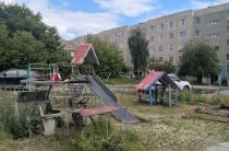 Яма на яме, и поиграть негде