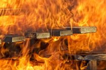 Многодетная семья лишилась дома