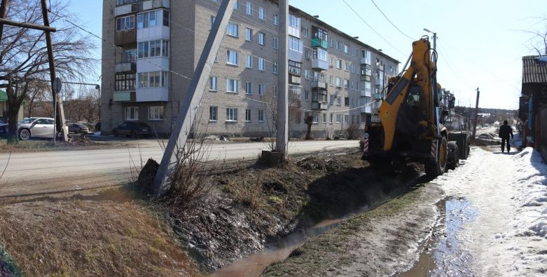 Вода из-под столба