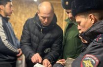 Двоих доставили в военкомат