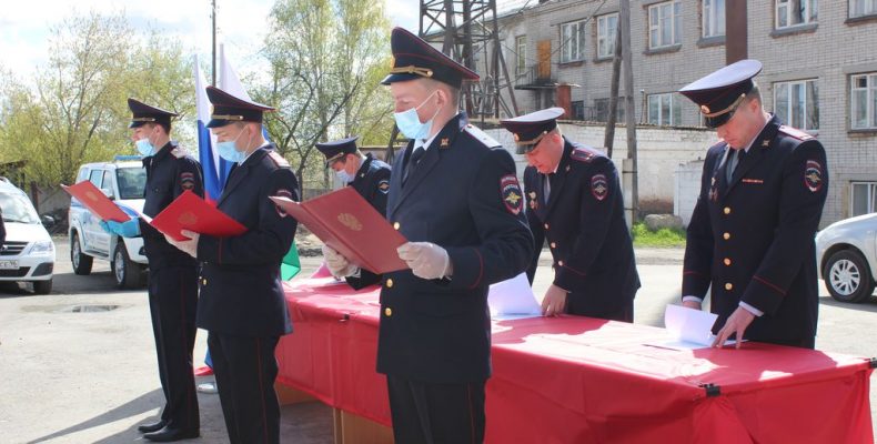 14 молодых полицейских торжественно приняли присягу