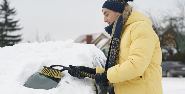 Опасно ездить на автомобиле, покрытом снегом