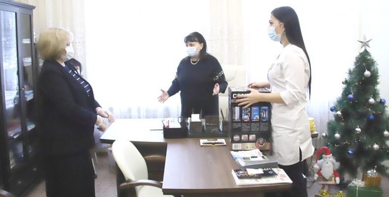 Людмила Бабушкина поздравила врачей и ветеранов