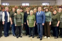 Волонтёров наградили почётными знаками